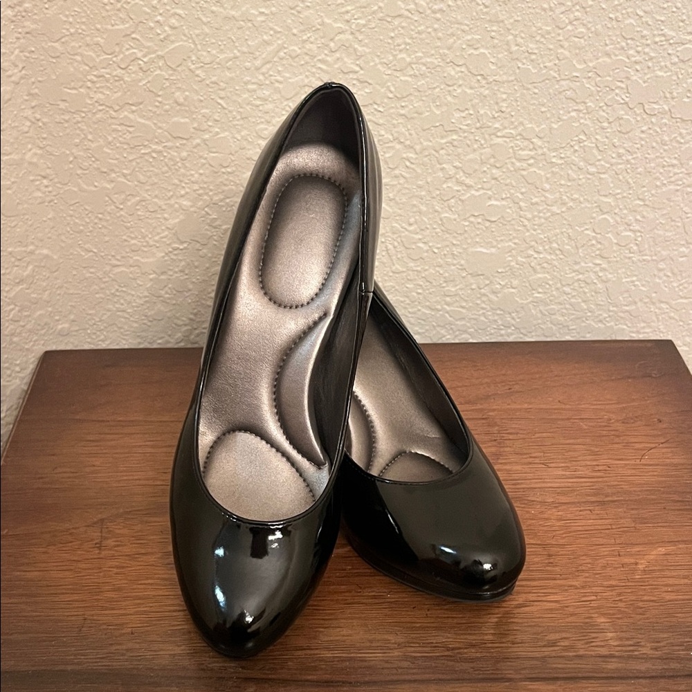 Kelly & Katie Glossy Black Heels
